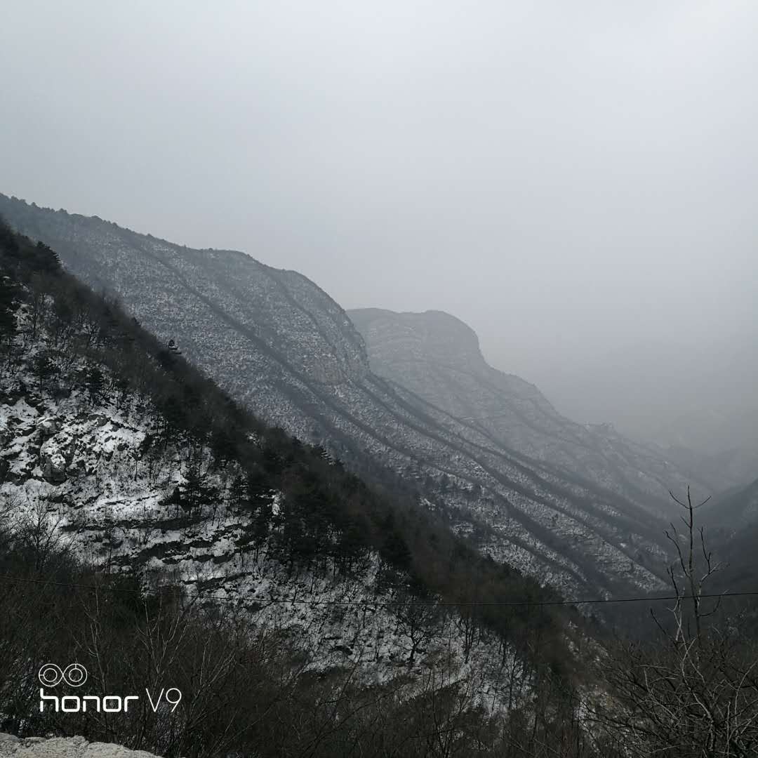 焦作市眾光耐酸瓷業(yè)有限公司開工前先去登登山，而且還是雪山